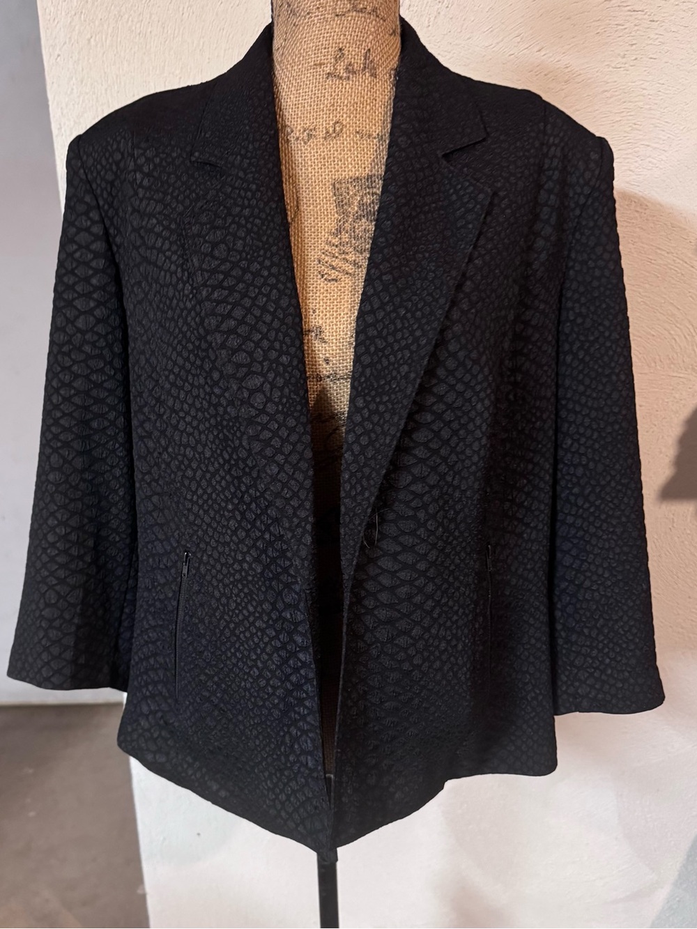 Roz & Ali Black Textured Open-Front Blazer